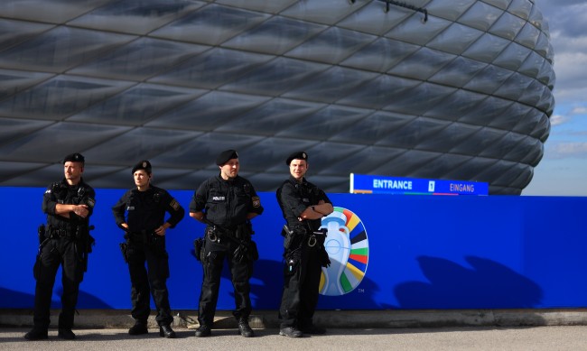 Кървав екшън на Евро 2024, полицията обсади квартал на Берлин