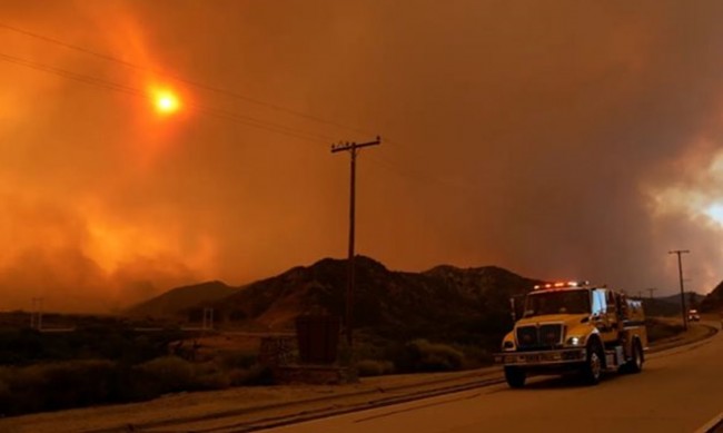 Огромен пожар в Лос Анджелис, евакуриха хиляди 