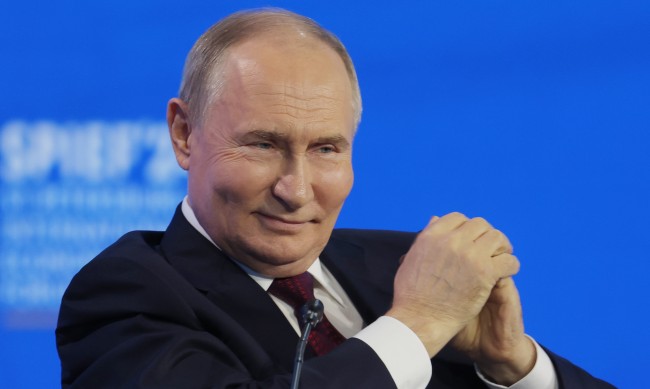 Путин уволни зам.-министри на отбраната, назначи рода