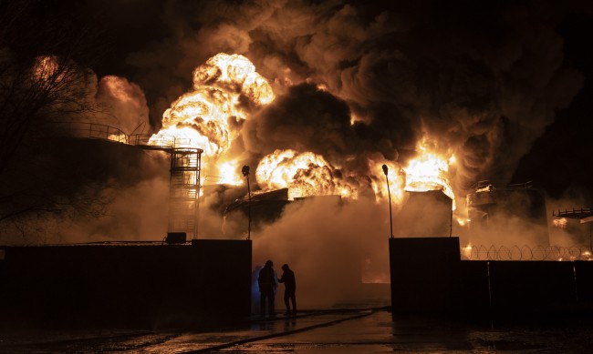 Петролни складове горят в руската Ростовска област след атака с дронове