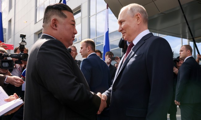 Каква е целта на срещата между Владимир Путин и Ким Чен Ун? 