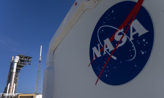 НАСА възлага на „Спейс Екс“ контролираното унищожаване на МКС 