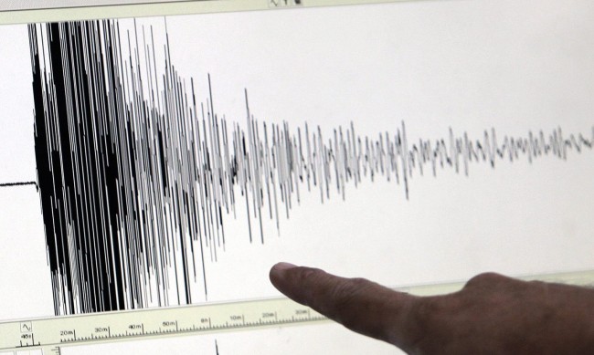 Земетресение с магнитуд 6,9 удари край бреговете на Перу