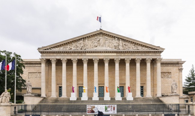 Във Франция гласуват на първия тур на предсрочните парламентарни избори 