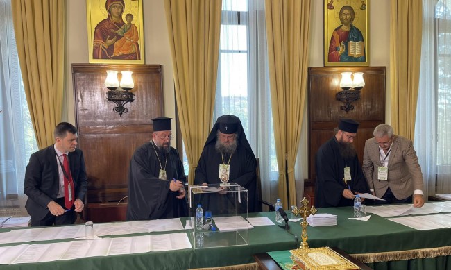 В Синодалната палата започна гласуването за избор на патриарх 