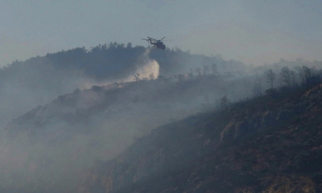 Десетки горски пожари горят в Гърция 
