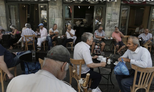 Кафето в Гърция от днес е "по-горчиво", вдигнаха ДДС