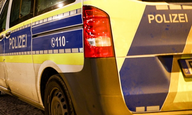 Мъж атакувал с нож полицейски служители в Германия, застрелян е