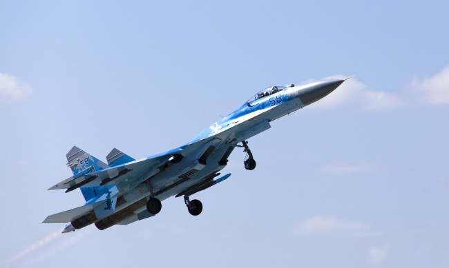 Русия е унищожила пет украински самолета Су-27