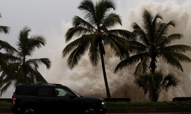 Мощният ураган "Берил" взе жертви в Карибския басейн