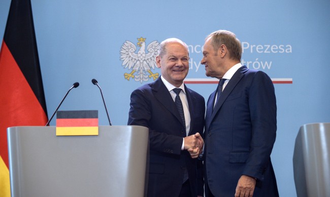След хаоса във Франция Германия подобрява отношенията с Полша