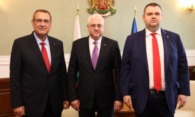 Пеевски и Чакъров се срещнаха с турския посланик
