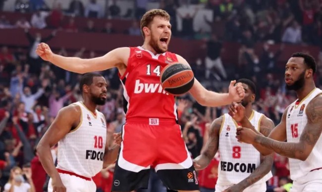 "Олимпиакос" позлатява Везенков, отказва ли се българинът от НБА?