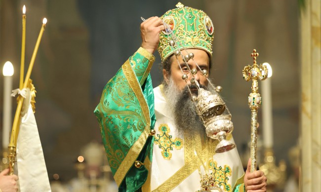 Църквата прикани миряните на литургия за въдворяването на патриарх Даниил