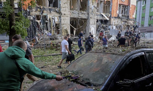 Руски атаки убиха трима души и раниха още 20 