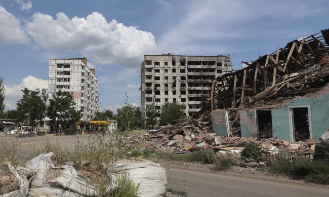 100 хил. домакинства останаха без ток в Северна Украйна заради руски удари