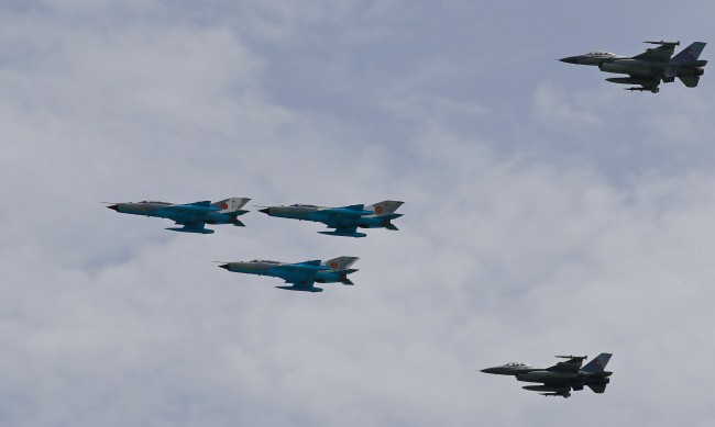 Румъния вдигна свои F-16 заради руски дронове