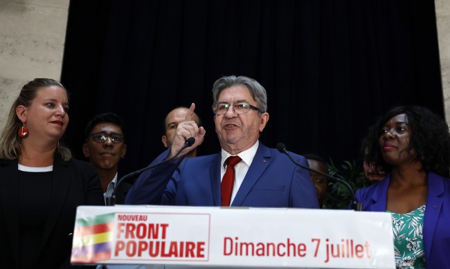 Изненада: Левицата излиза начело след изборите във Франция