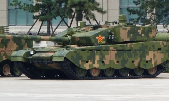 Играта загрубя: Тежки китайски танкове влизат в Украйна
