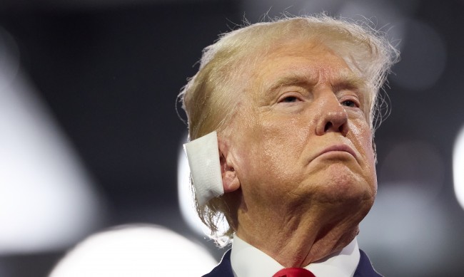 Тръмп се появи на конгреса като Ван Гог с превързано ухо