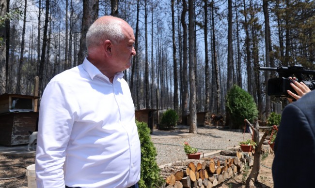 Премиерът Главчев с апел към земеделците и бизнеса да помагат с техника 