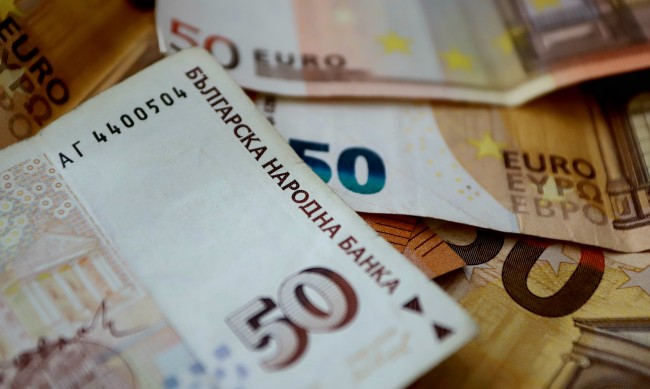 Ще обменяме евро в пощите след приемането му