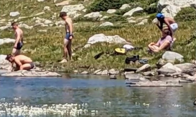 Туристи отново са се къпали в едно от Седемте рилски езера