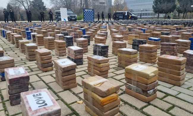 Закопчаха наркобоса "Професора", арести и в България