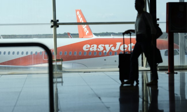 Самолет с 223 пътници кацна аварийно в Атина