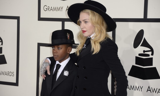 Осиновеният син на Мадона се оплака, че гладува често