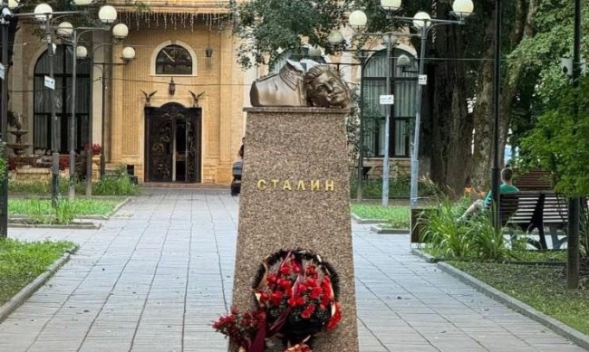 Обезглавиха бюст на Сталин в руски град 