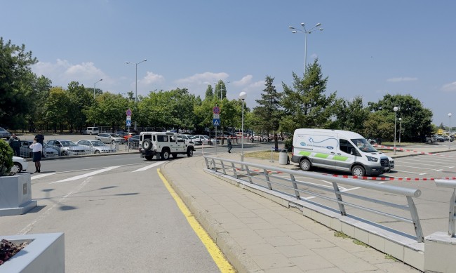 Изоставен сак вдигна на крак полицията на летището в София