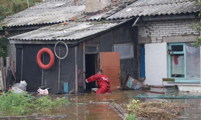 Проливни дъждове причиниха скъсване на язовирна стена в Русия