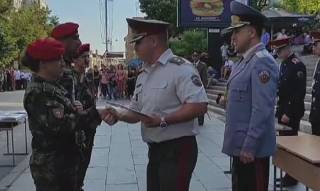 Офицери получиха първите си пагони от министъра
