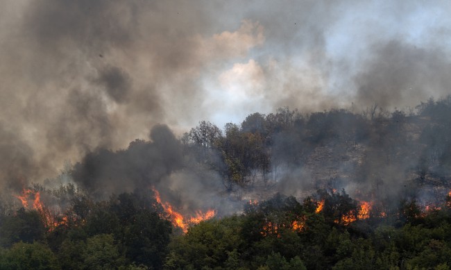 Пожарите обхванаха 12 села в източната част на РС Македония