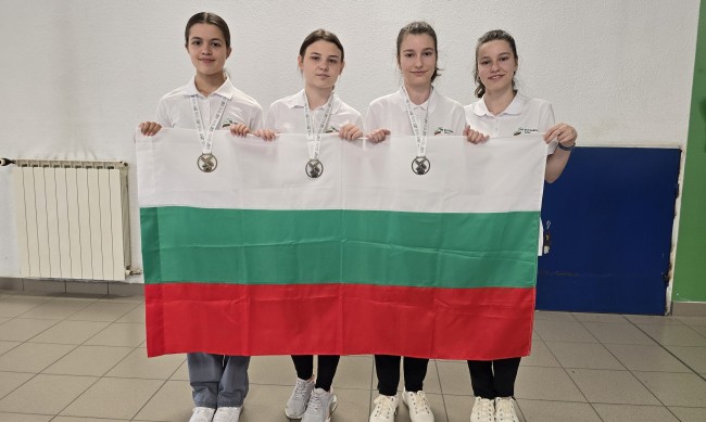 Българските „IT момичета“ с 3 медала от от Европейската олимпиада по информатика 