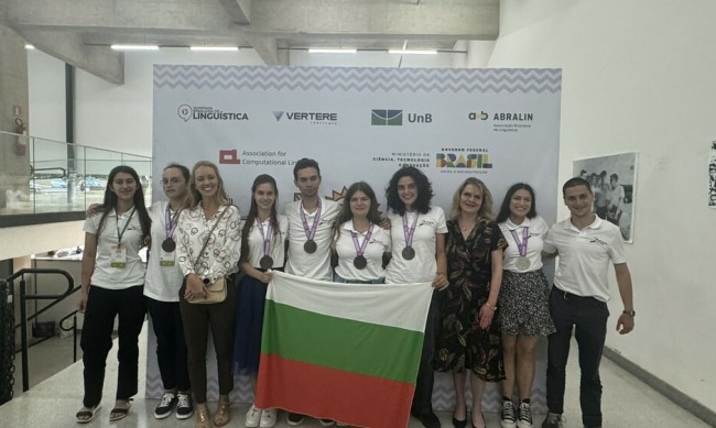 Ученици с 6 медала от Оолимпиада по лингвистика в Бразилия