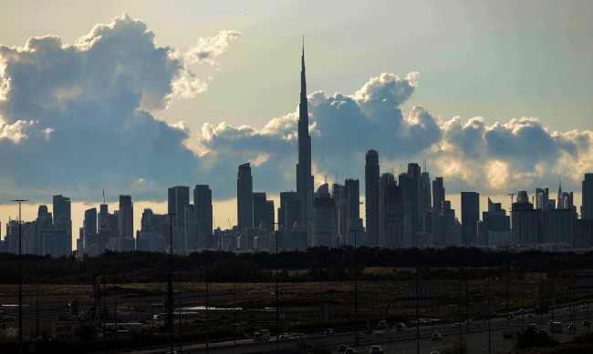 Животозастрашаващо: В Дубай температурата все по-често се усеща като 60°