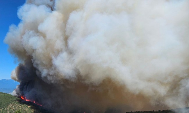 Над 140 тона вода хвърлиха хеликоптери в борба с пожарите в РСМ