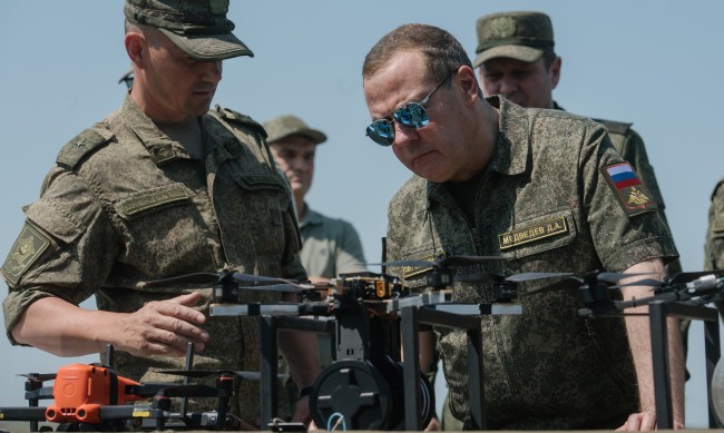 Молдова тръгва по пътя на Украйна, заплаши Медведев