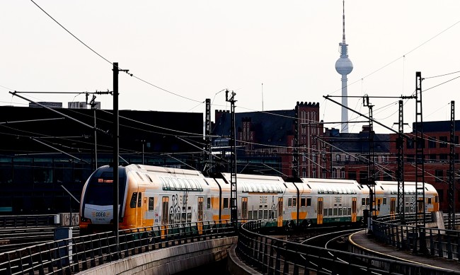 Отменят стотици влакове в Берлин заради предполагаем саботаж
