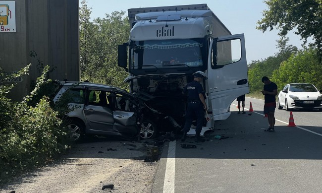 Шофьор загина тежка катастрофа на Пoдбалканския път 