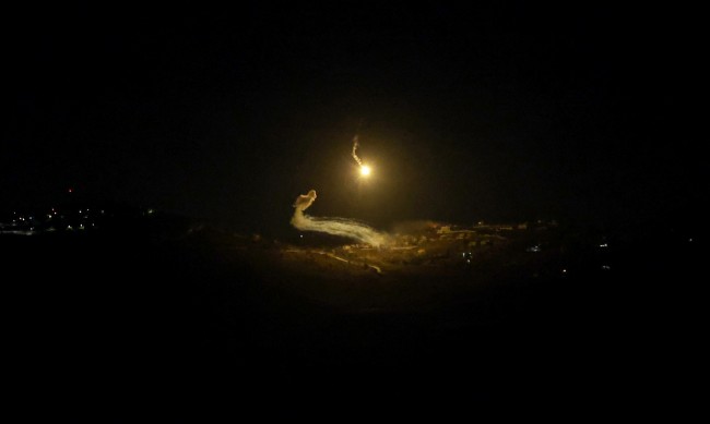 "Хизбула" изстреля десетки ракети "Катюша" по Северен Израел