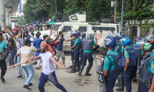 Кървави демонстрации в Бангладеш, жертвите са стотици