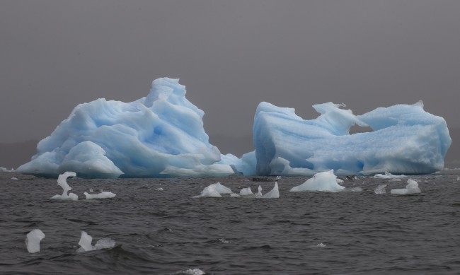 А23а е най-големият айсберг, но е в голям капан