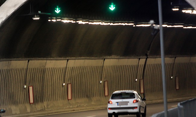 Подменят осветлението в трите тунела между София и Перник
