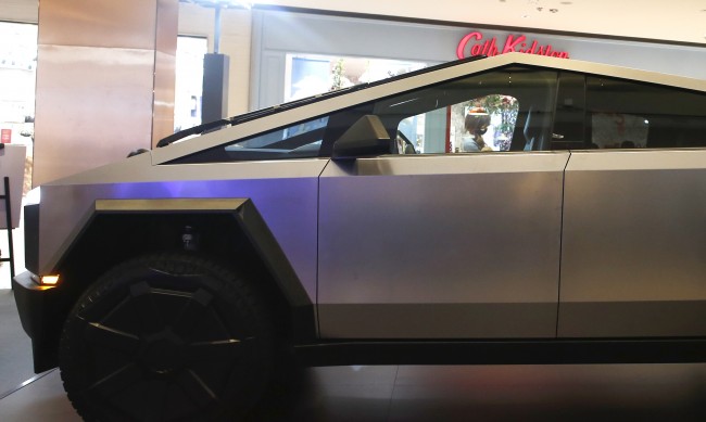 Автомобил на Tesla уби шофьора си