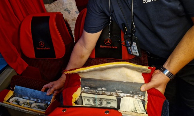 Откриха близо $940 000 в седалките на автобус на Капитан Андреево