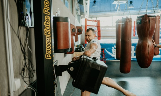 Български бойци тестваха силата си на уреда PowerКube в SENSHI GYM - Варна