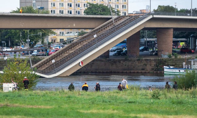 Още една част от важен мост в Дрезден се срути